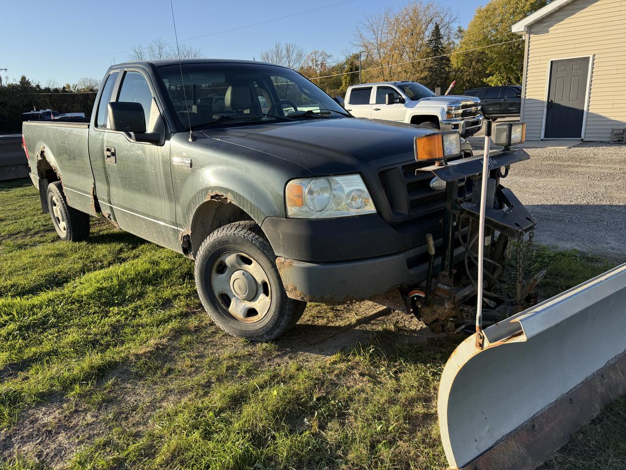 Ford F-150 Reg Cab 126" XL 4WD 2006