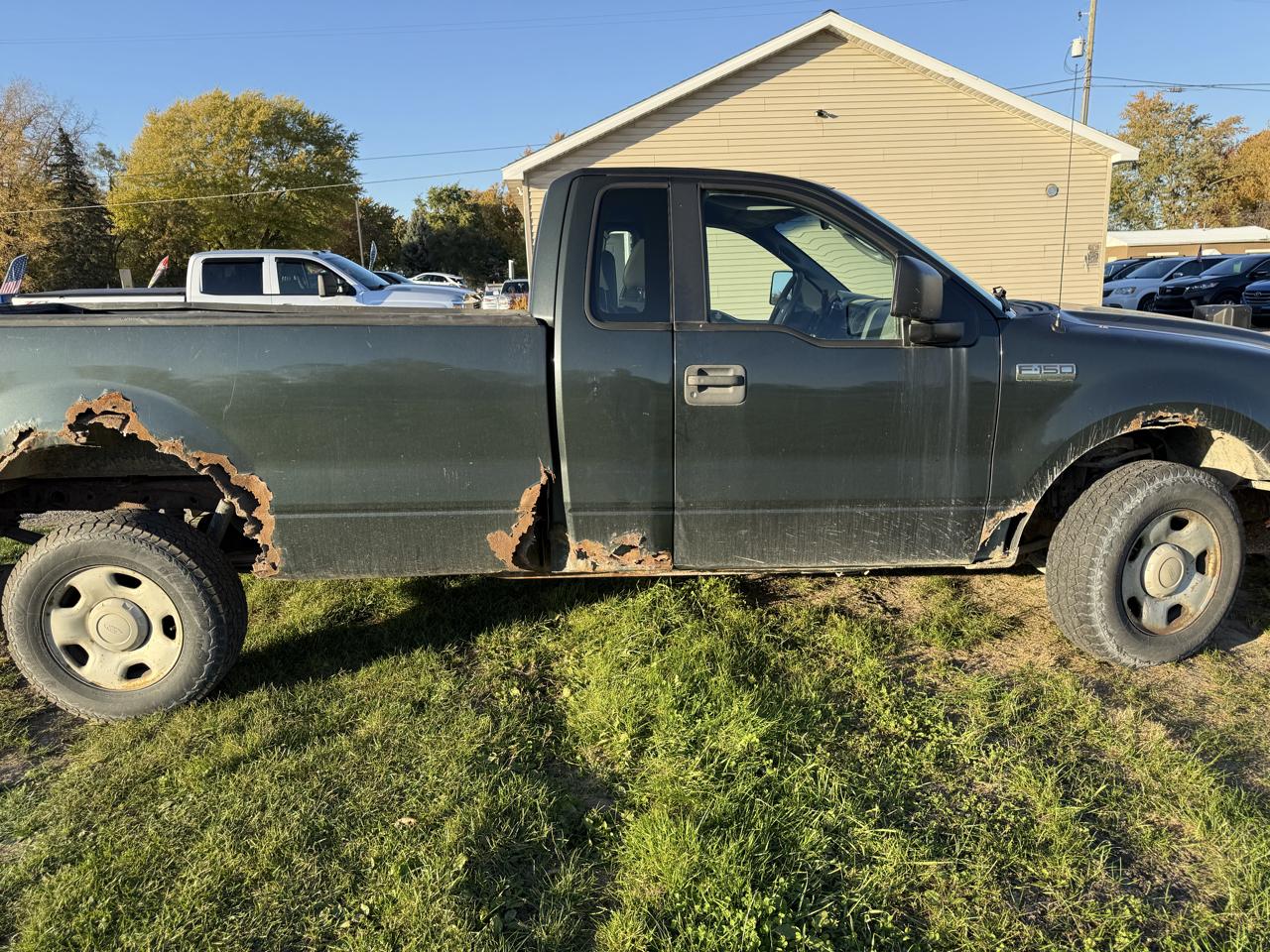 Ford F-150 Reg Cab 126" XL 4WD 2006