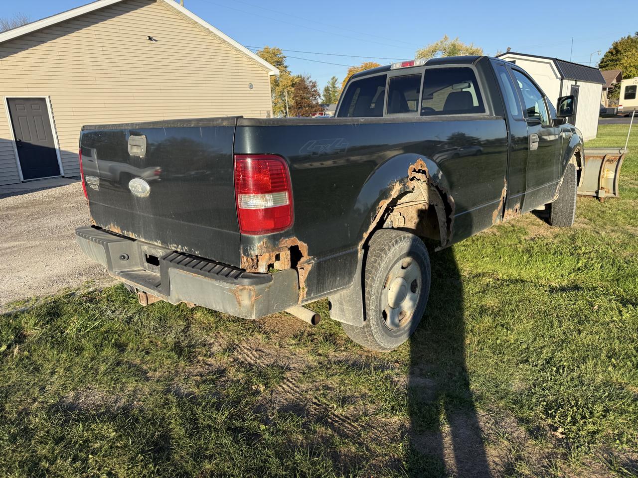 Ford F-150 Reg Cab 126" XL 4WD 2006