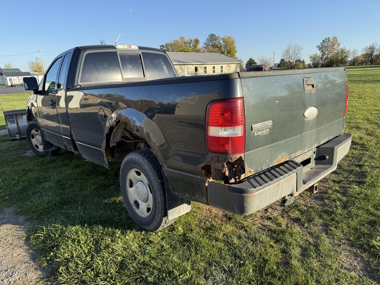 Ford F-150 Reg Cab 126" XL 4WD 2006
