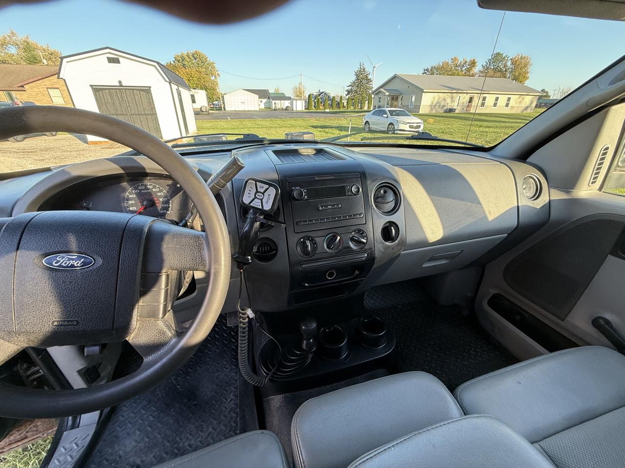 Ford F-150 Reg Cab 126" XL 4WD 2006