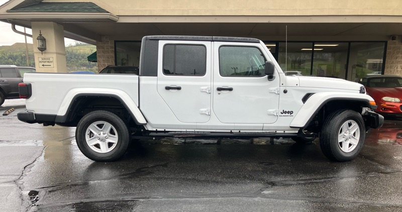2022 Jeep Gladiator Sport S photo 2