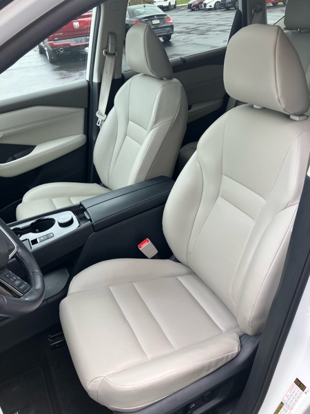 2022 Nissan Rogue AWD SV photo 13