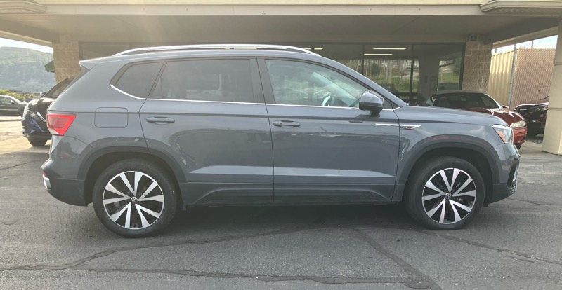 2023 Volkswagen Taos SE photo 2
