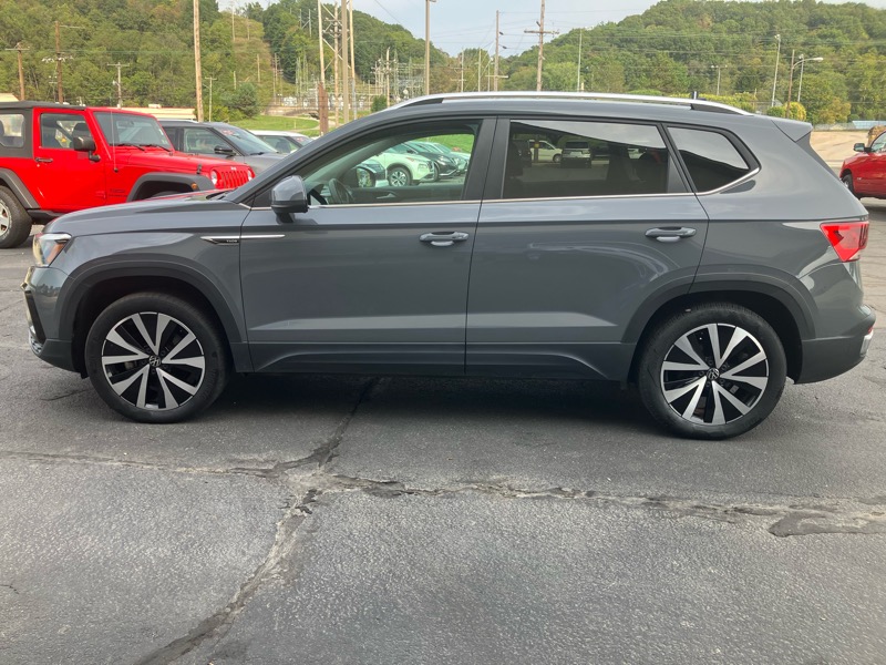 2023 Volkswagen Taos SE photo 6