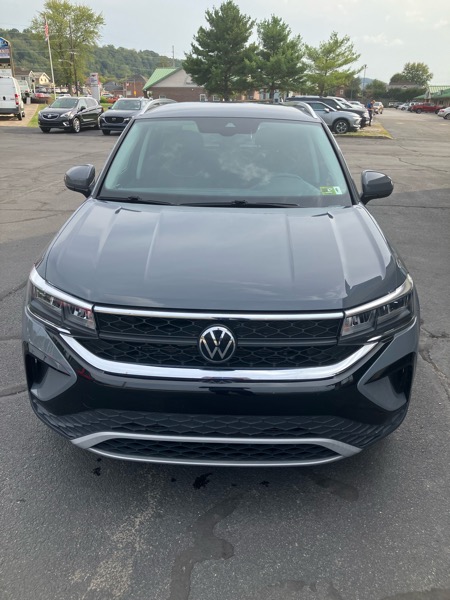 2023 Volkswagen Taos SE photo 8