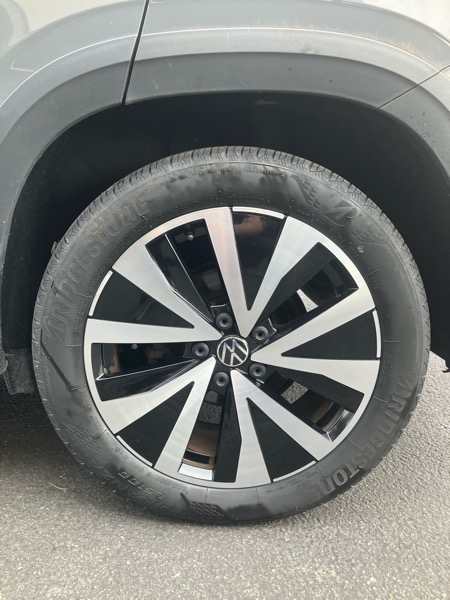 2023 Volkswagen Taos SE photo 9