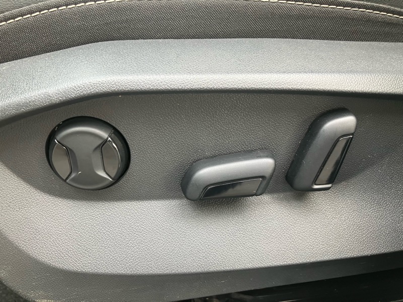 2023 Volkswagen Taos SE photo 12