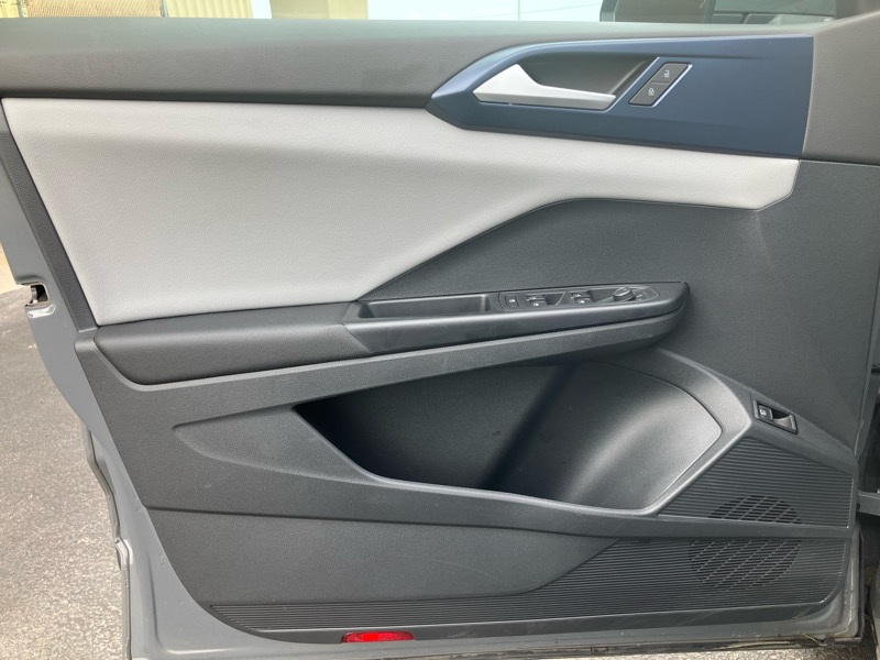 2023 Volkswagen Taos SE photo 13