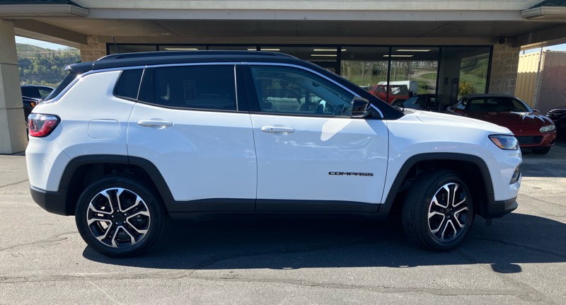 2022 Jeep Compass Limited photo 2