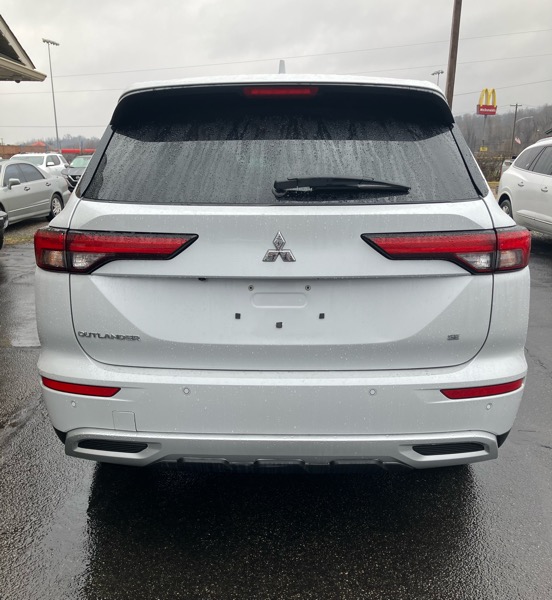 Mitsubishi Outlander SE Launch Edition S-AWC 2022