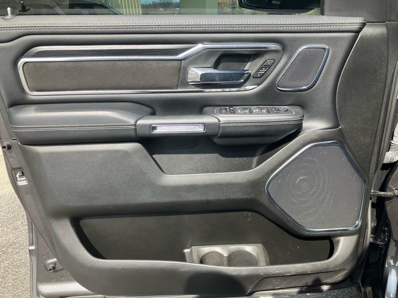 RAM 1500 Laramie 4x4 Crew Cab 5'7" Box 2024