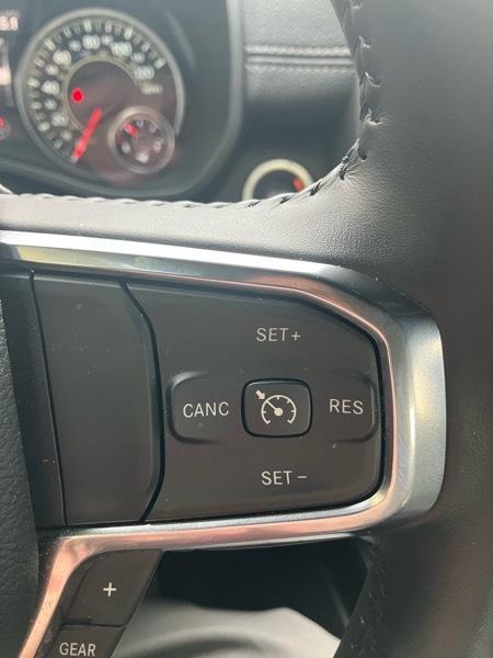 RAM 1500 Laramie 4x4 Crew Cab 5'7" Box 2024