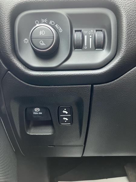 RAM 1500 Laramie 4x4 Crew Cab 5'7" Box 2024