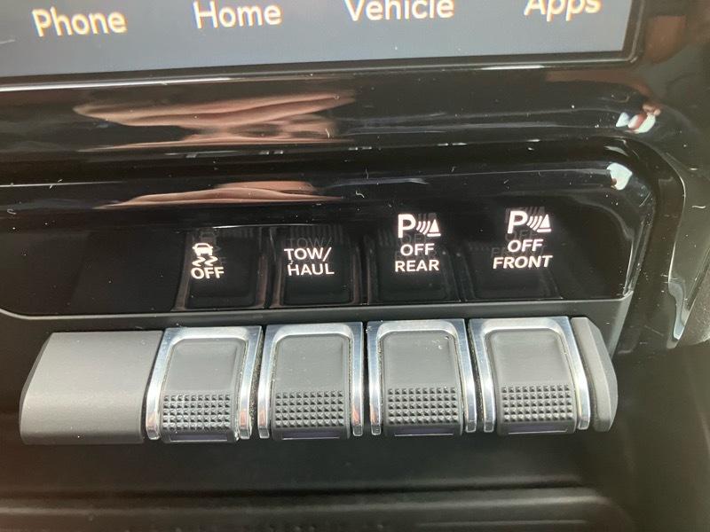 RAM 1500 Laramie 4x4 Crew Cab 5'7" Box 2024