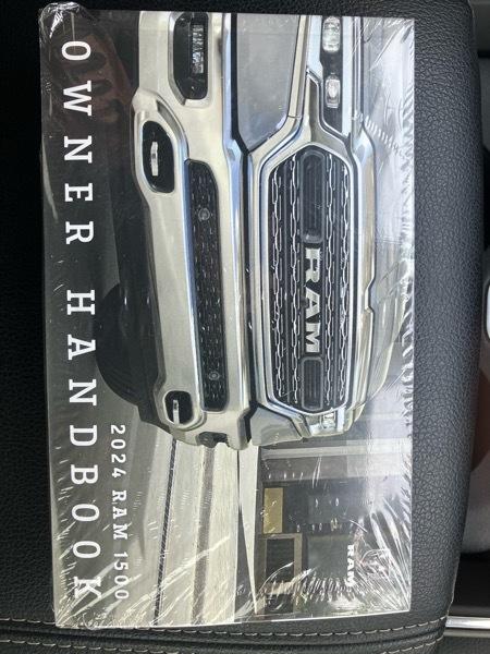 RAM 1500 Laramie 4x4 Crew Cab 5'7" Box 2024