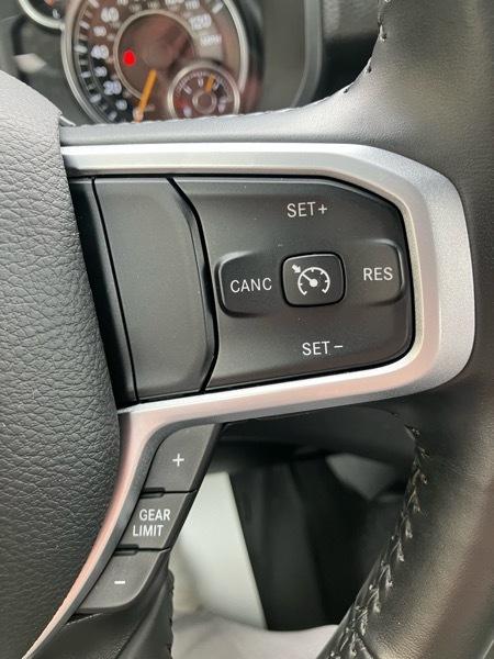 RAM 1500 Big Horn 4x4 Quad Cab 6'4" Box 2021