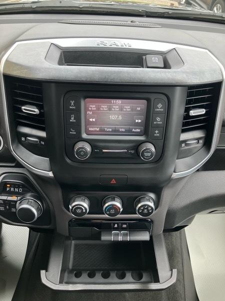 RAM 1500 Big Horn 4x4 Quad Cab 6'4" Box 2021