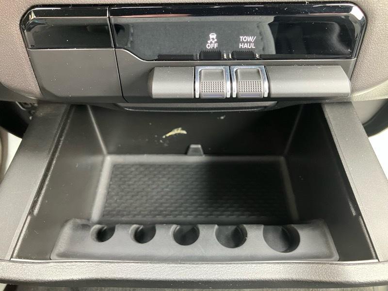 RAM 1500 Big Horn 4x4 Quad Cab 6'4" Box 2021