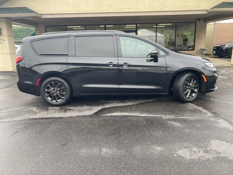 Chrysler Pacifica Touring FWD 2021