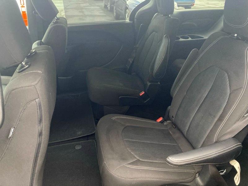 Chrysler Pacifica Touring FWD 2021