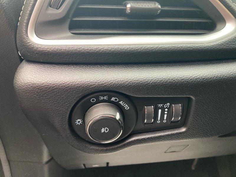 Chrysler Pacifica Touring FWD 2021