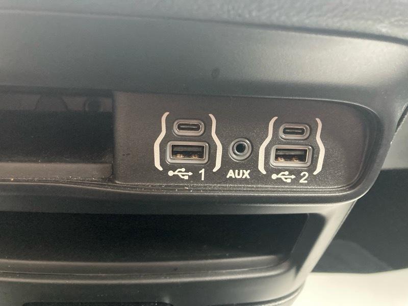 Chrysler Pacifica Touring FWD 2021