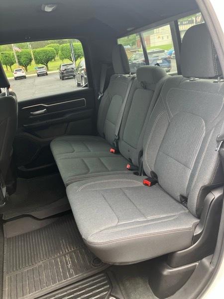 RAM 1500 Big Horn 4x4 Crew Cab 5'7" Box 2022