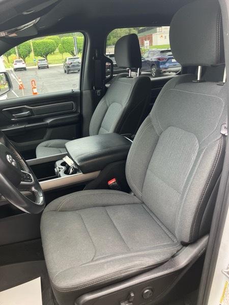 RAM 1500 Big Horn 4x4 Crew Cab 5'7" Box 2022