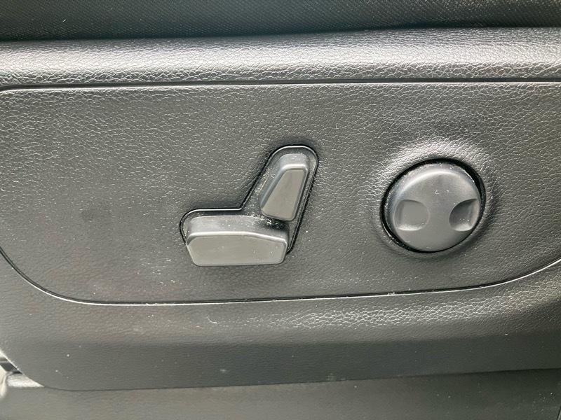 RAM 1500 Big Horn 4x4 Crew Cab 5'7" Box 2022