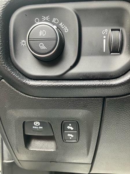 RAM 1500 Big Horn 4x4 Crew Cab 5'7" Box 2022