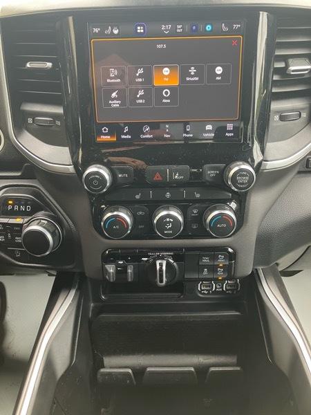 RAM 1500 Big Horn 4x4 Crew Cab 5'7" Box 2022