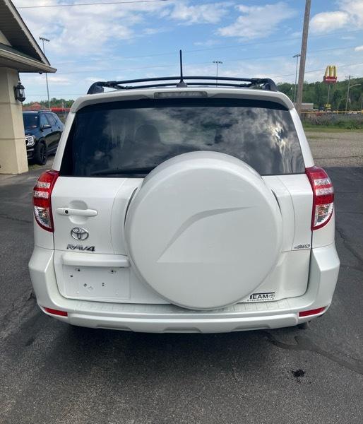 Toyota RAV4 4WD 4dr V6 5-Spd AT Ltd (Natl) 2011