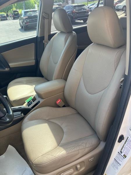 Toyota RAV4 4WD 4dr V6 5-Spd AT Ltd (Natl) 2011