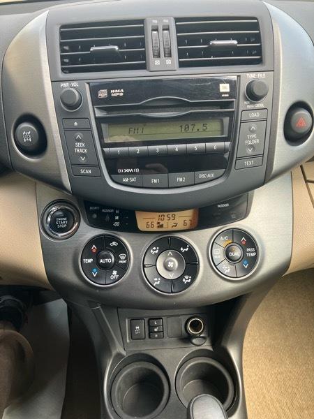 Toyota RAV4 4WD 4dr V6 5-Spd AT Ltd (Natl) 2011