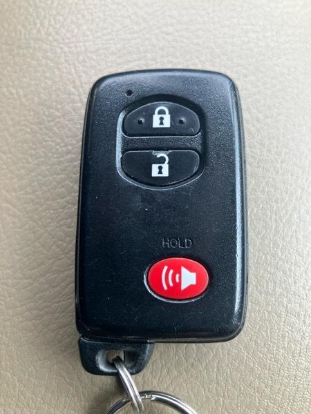 Toyota RAV4 4WD 4dr V6 5-Spd AT Ltd (Natl) 2011