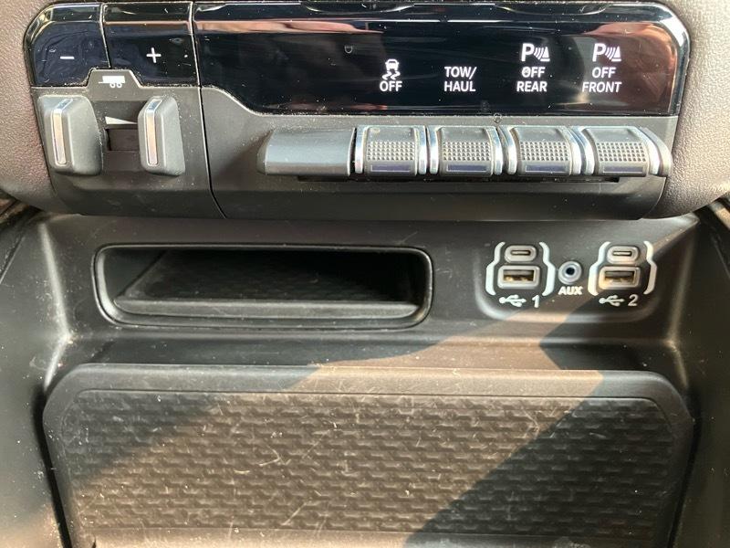 RAM 1500 Big Horn 4x4 Quad Cab 6'4" Box 2023