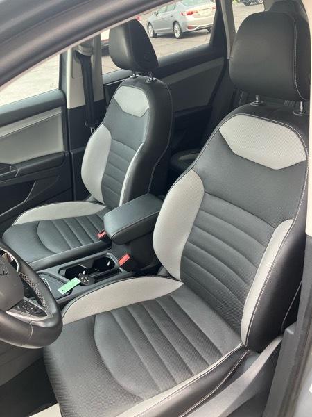 Volkswagen Taos SEL FWD 2022