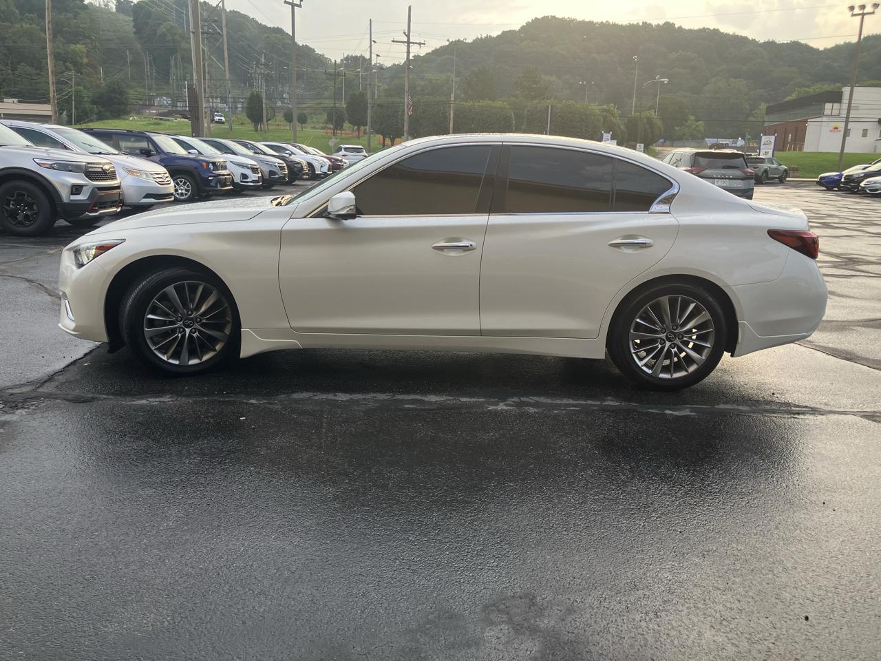 Infiniti Q50 LUXE AWD 2022