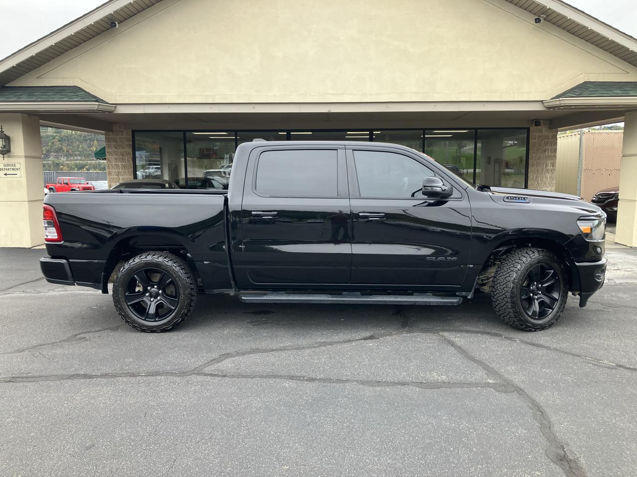 RAM 1500 Big Horn 4x4 Crew Cab 5'7" Box 2024