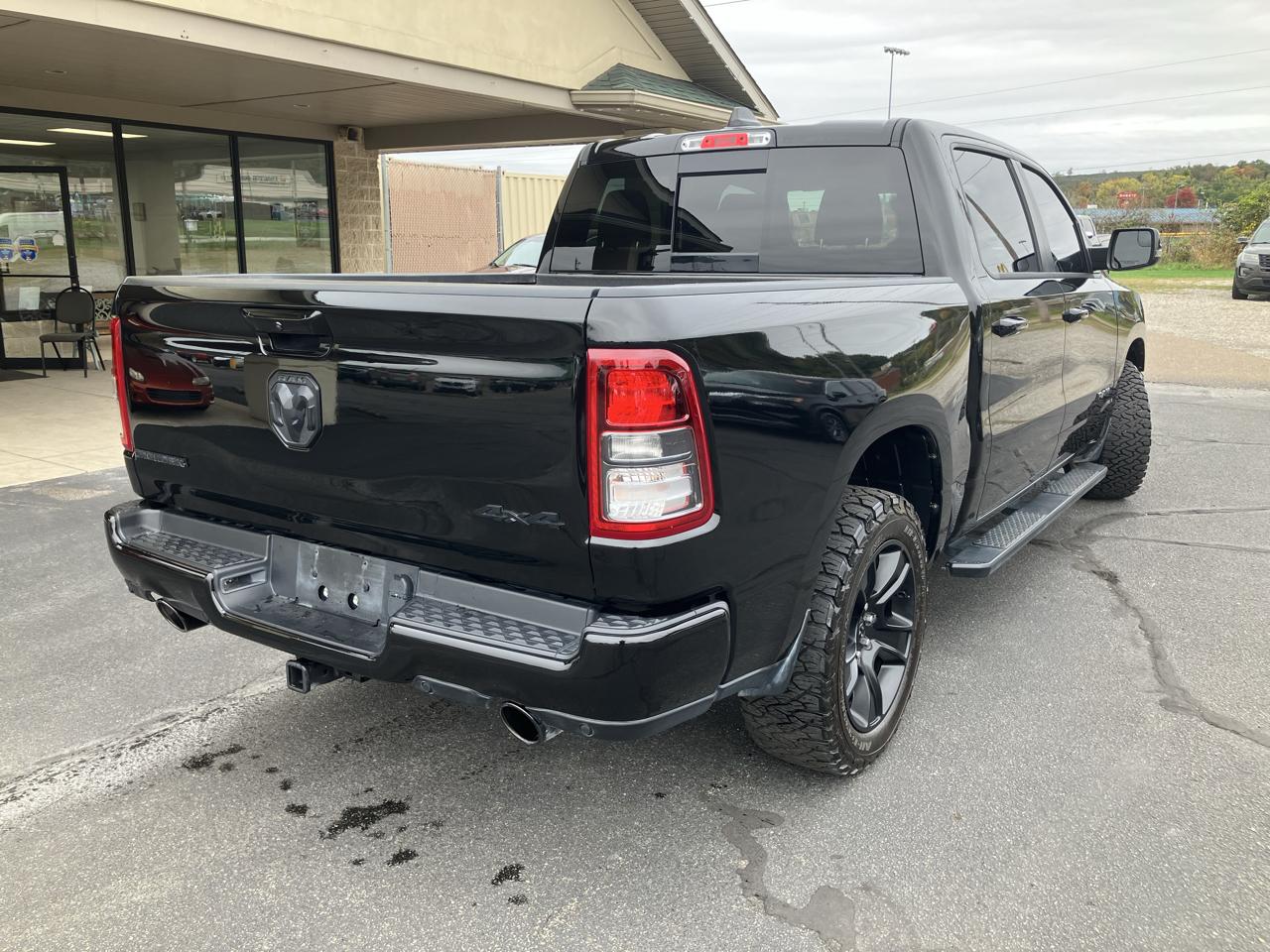 RAM 1500 Big Horn 4x4 Crew Cab 5'7" Box 2024