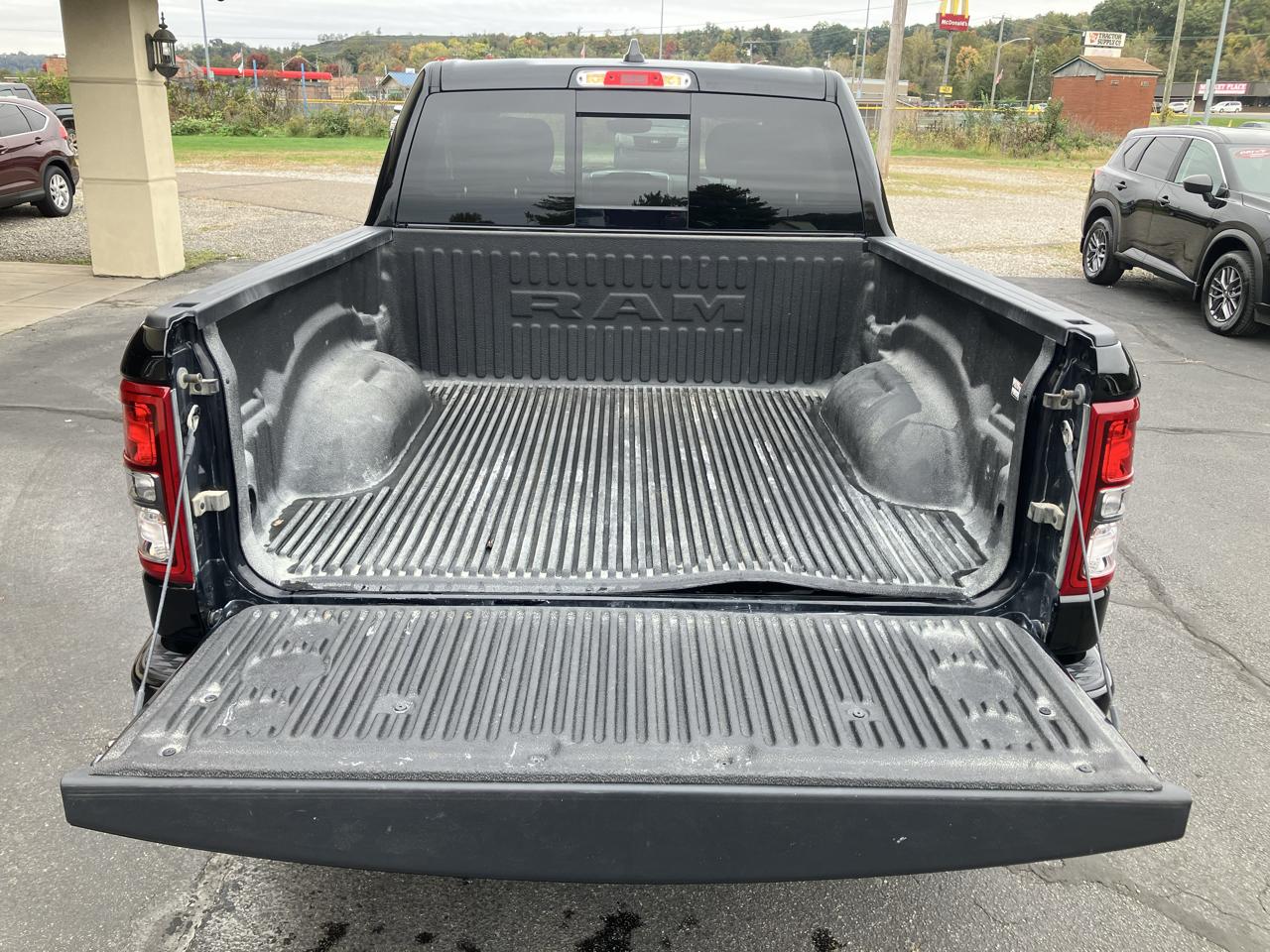 RAM 1500 Big Horn 4x4 Crew Cab 5'7" Box 2024