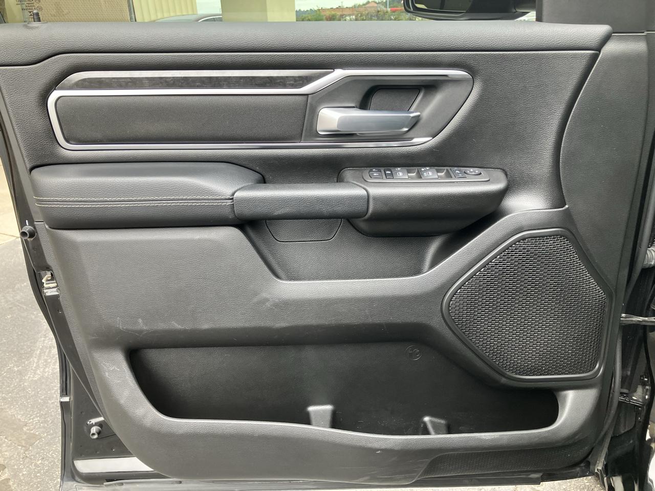 RAM 1500 Big Horn 4x4 Crew Cab 5'7" Box 2024