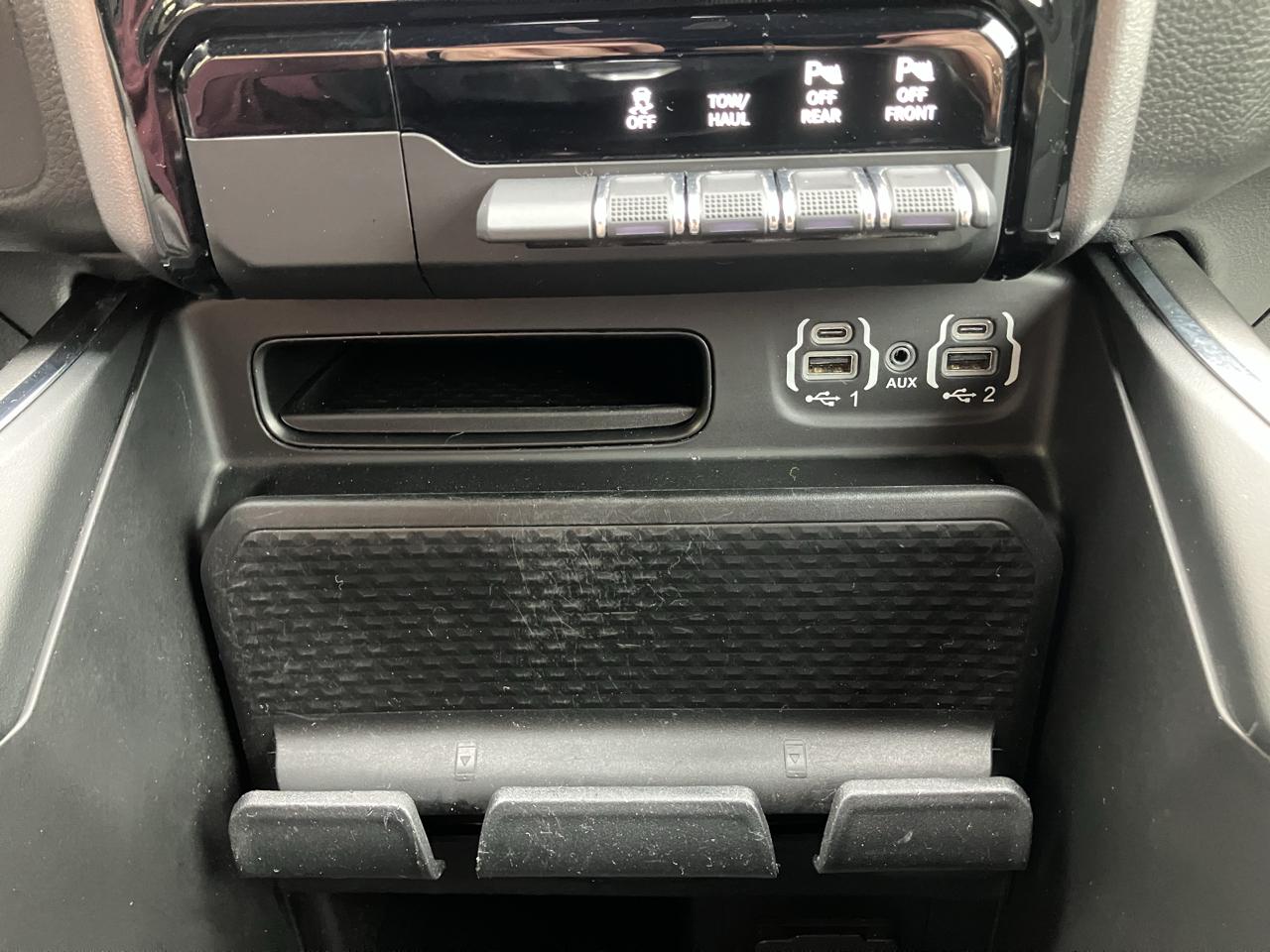 RAM 1500 Big Horn 4x4 Crew Cab 5'7" Box 2024