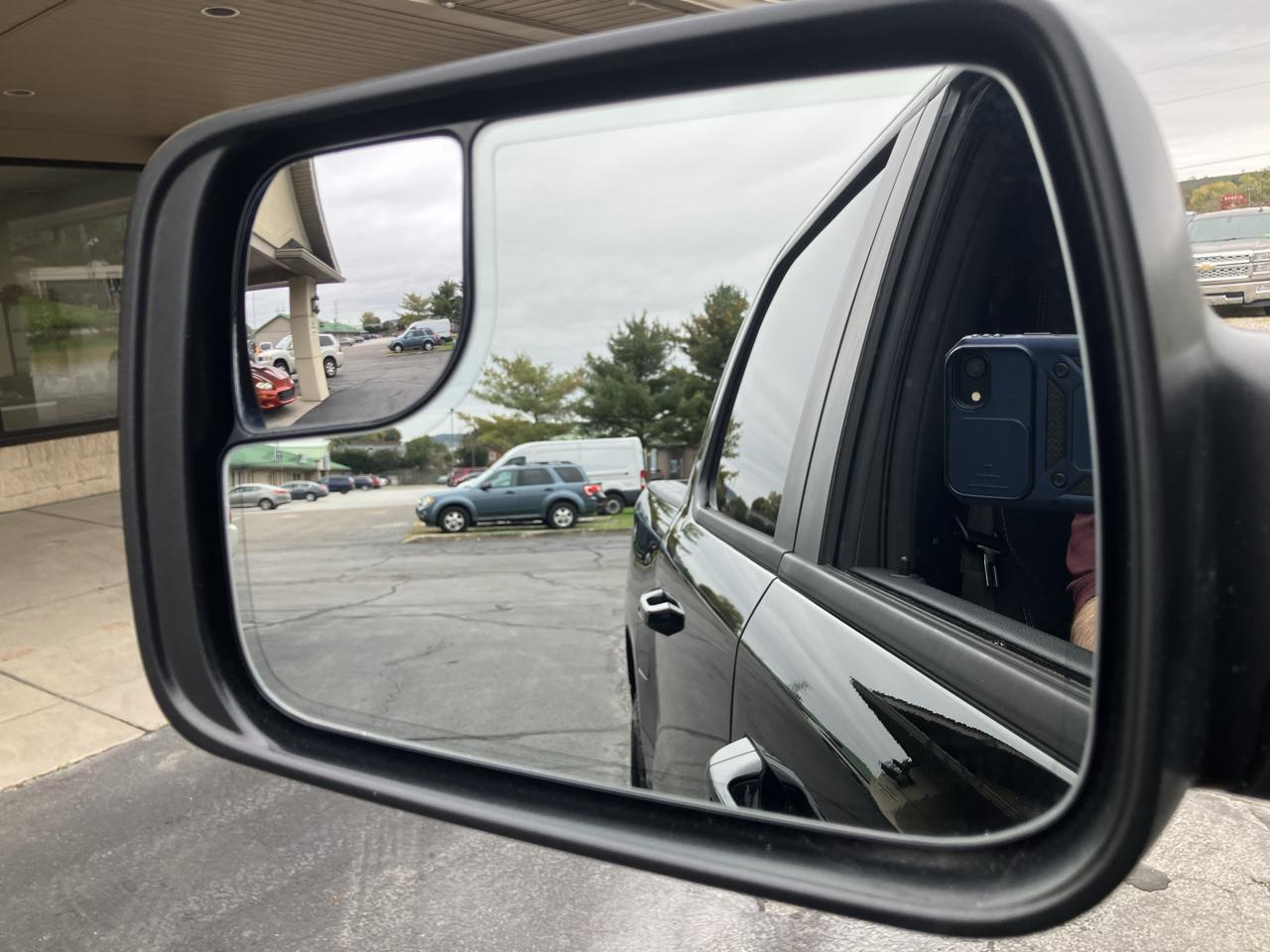 RAM 1500 Big Horn 4x4 Crew Cab 5'7" Box 2024