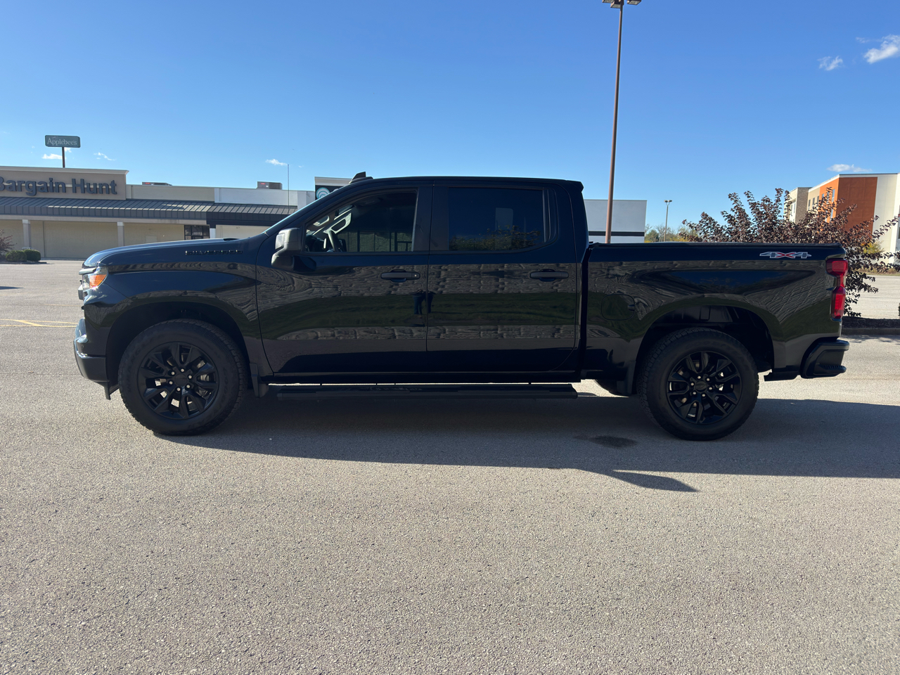 Chevrolet Silverado 1500 Custom Crew Cab 4WD 2023