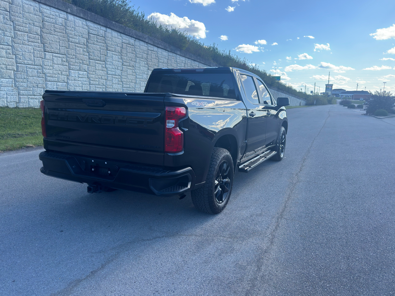 Chevrolet Silverado 1500 Custom Crew Cab 4WD 2023