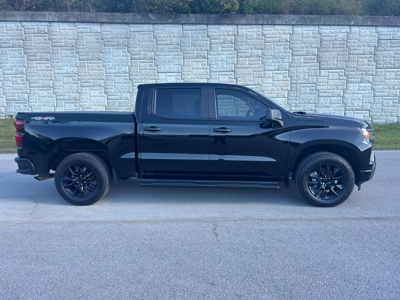 Chevrolet Silverado 1500 Custom Crew Cab 4WD 2023