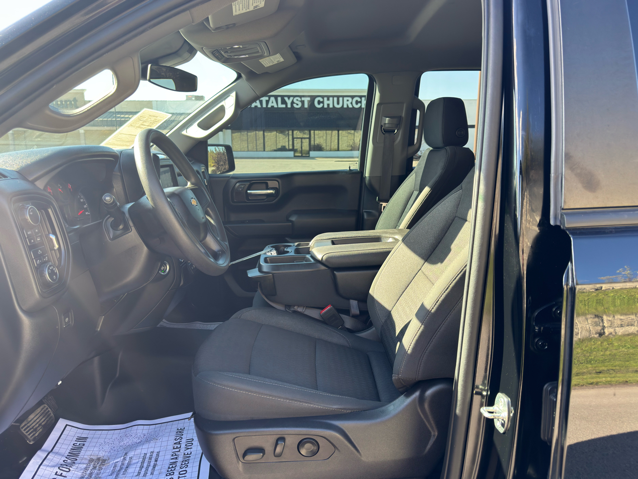 Chevrolet Silverado 1500 Custom Crew Cab 4WD 2023