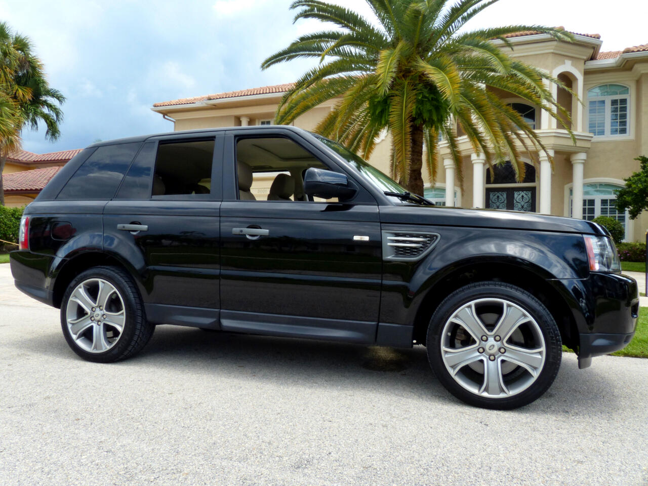2011 Land Rover Range Rover Sport SUV/Crossover - $18,900